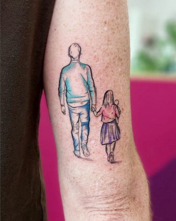 42 tatuagem colorida pai e filha @strawberryinktattoostudio