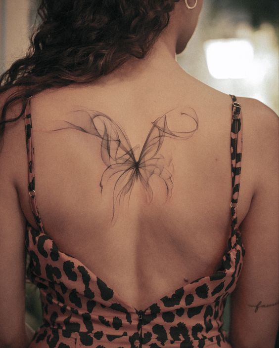 47 tatuagem feminina e sensual nas costas Pinterest