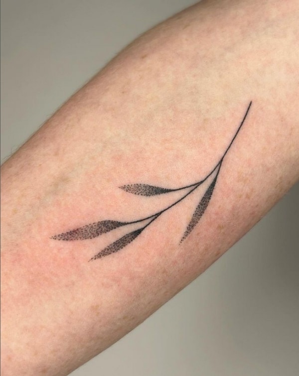 5 tatuagem delicada handpoke @fine linus tattoo