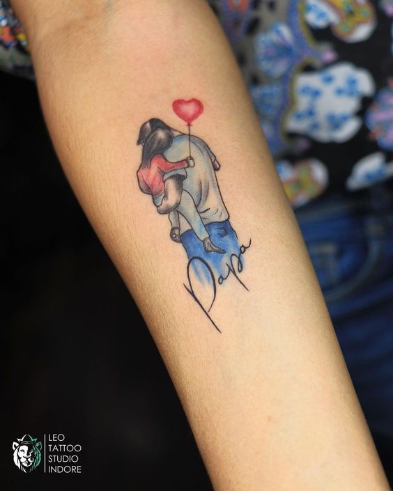 50 tatuagem colorida pai e filha Leo Tattoo Studio Indore