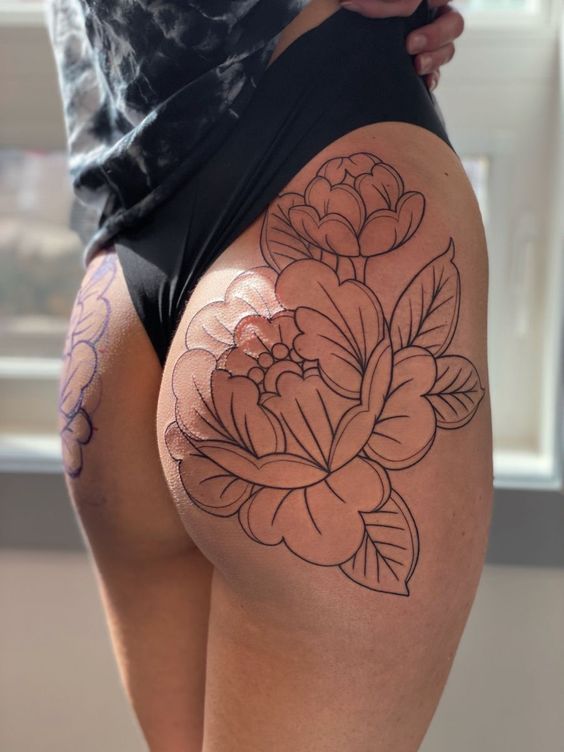 54 tattoo grande de flor no bumbum Pinterest