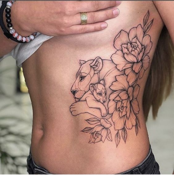 55 tatuagem grande de leoa com filhote e flores Pinterest