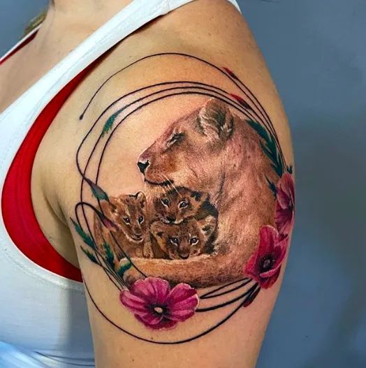 57 tattoo colorida de leoa e filhotes Pinterest
