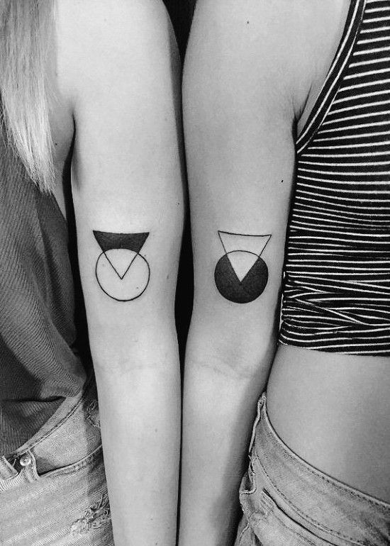 6 tatuagem geometrica de casal Pinterest