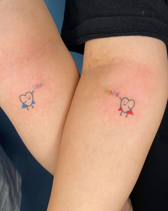 8 tatuagem casal pequena e colorida Pinterest