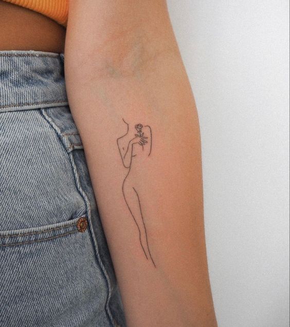 9 tatuagem sensual e minimalista no braco Pinterest