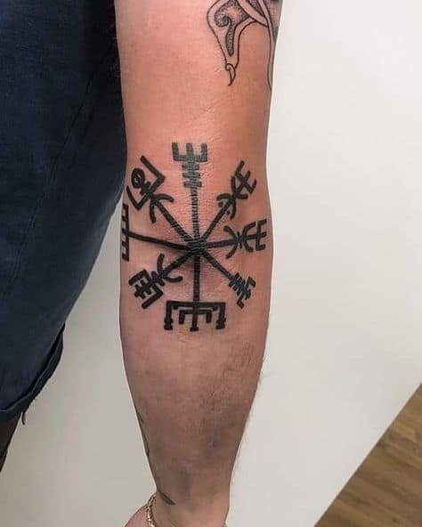 ideias de tatuagem de runas nordicas