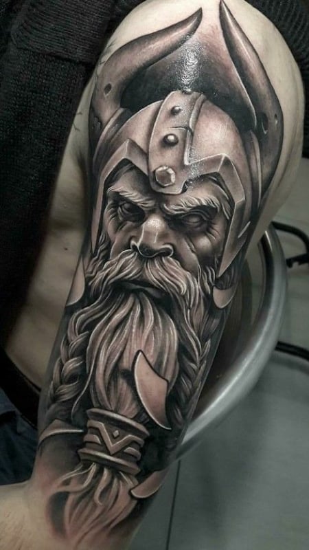 tatuagem de guerreiro viking masculina