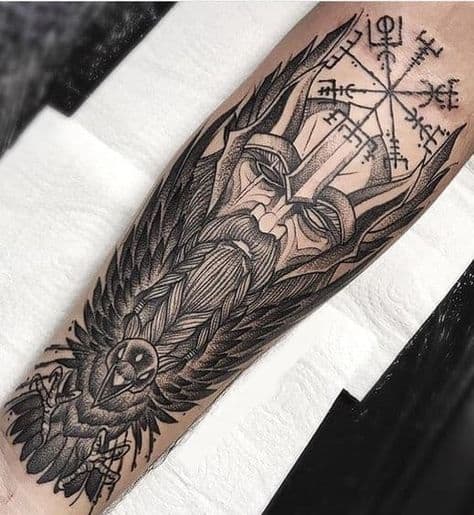 tatuagem de guerreiro viking passaro