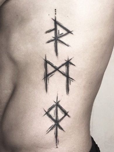 tatuagem de runas nordicas simples