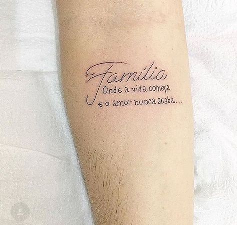 tatuagem familia escrita com frase