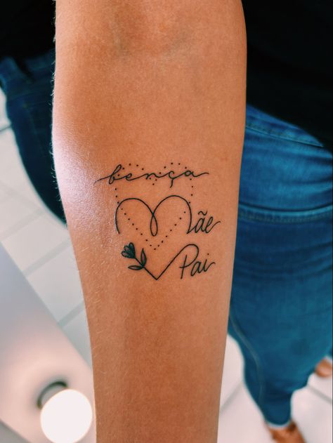 tatuagem familia escrita mae pai