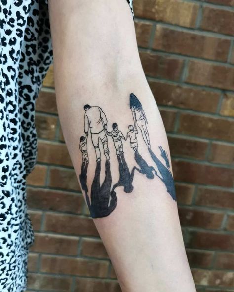tatuagem familia feminina braco