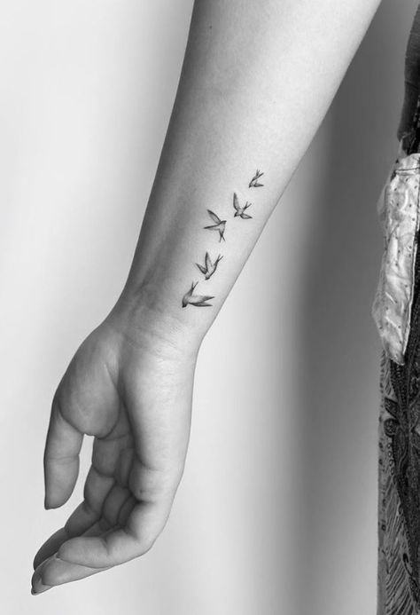 tatuagem familia feminina passaros