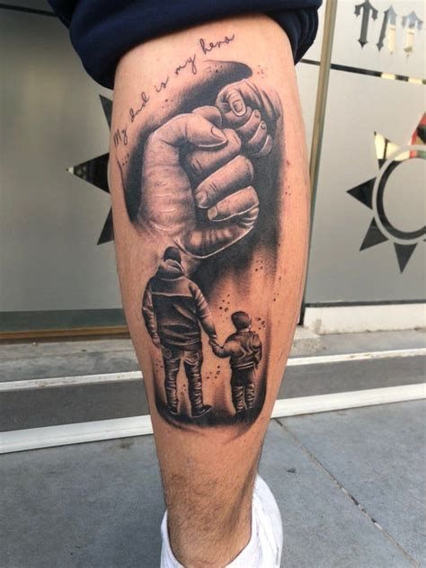 tatuagem familia masculina na perna