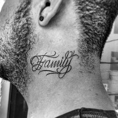 tatuagem familia no pescoco simples