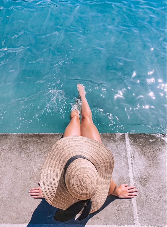 15 pose para foto sentada na borda da piscina Pinterest