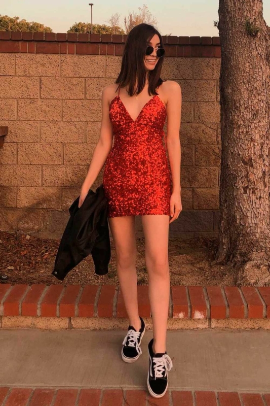 30 look com vestido curto de paete vermelho e tenis Pinterest