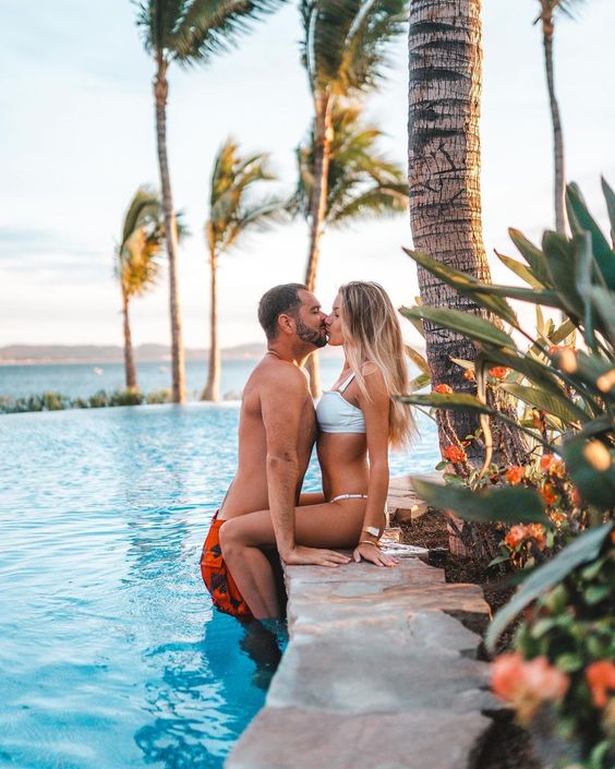 42 pose para foto de casal na piscina Pinterest