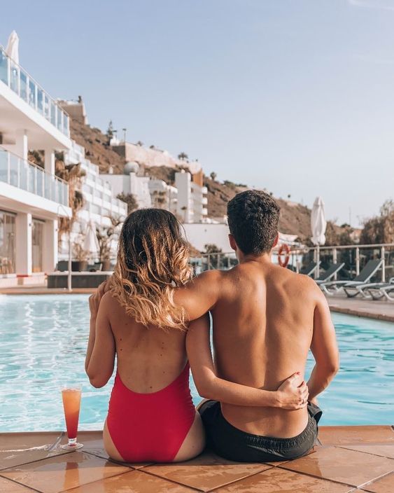 44 pose de casal para foto na piscina Pinterest