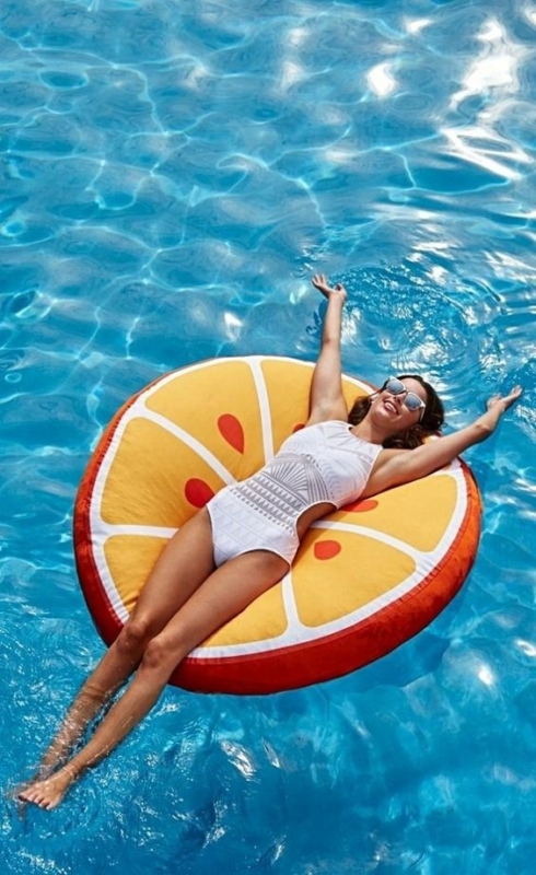 56 foto em piscina com boia Pinterest