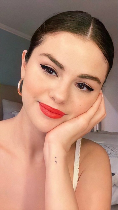1 tatuagem ponto e virgula Selena Gomez Pinterest