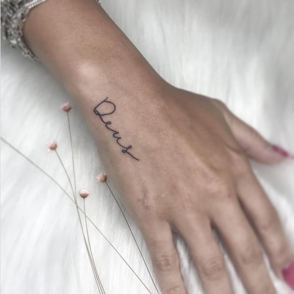 11 tattoo feminina Deus @maryarttattoo