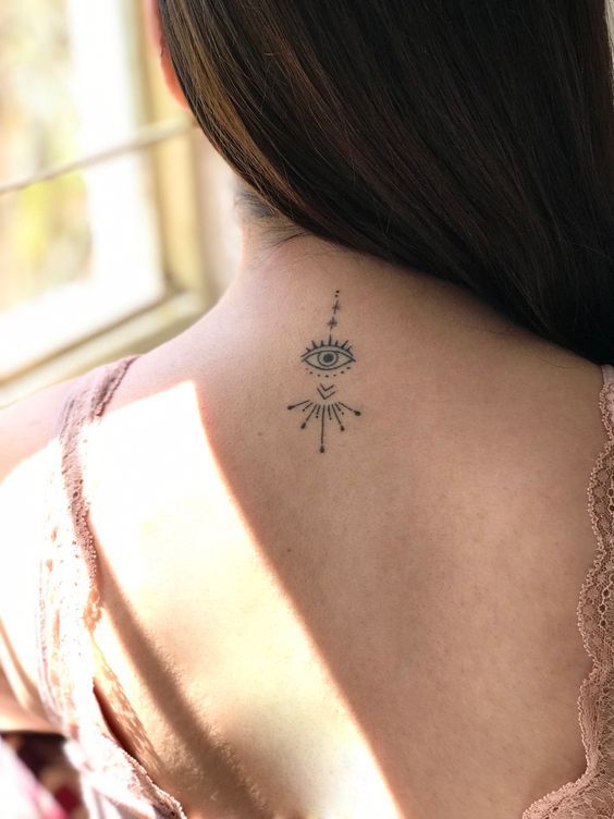 15 tattoo femina nas costas olho turco Pinterest