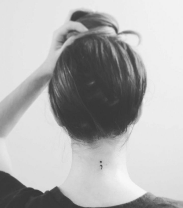 2 tatuagem ponto e virgula na nuca Pinterest