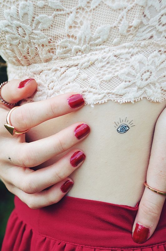20 tatuagem feminina na costela olho grego Pinterest