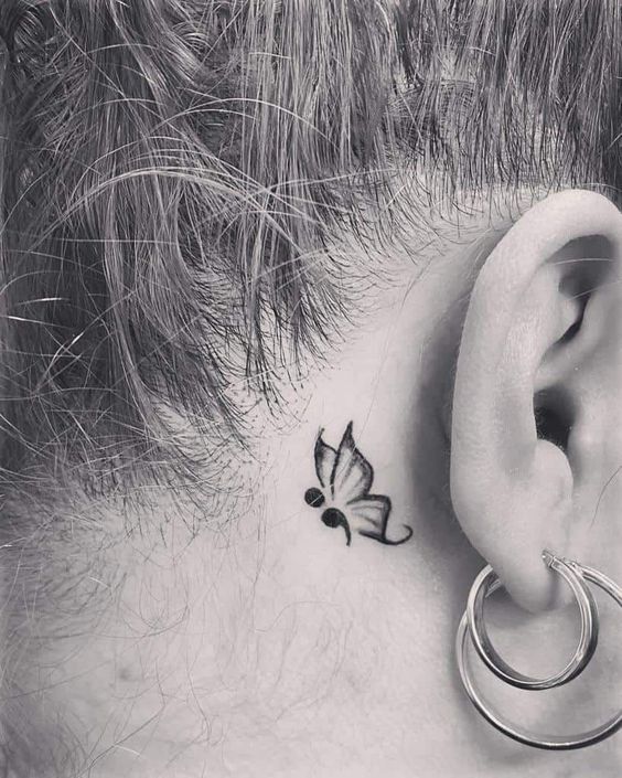 20 tatuagem pequena ponto e virgula com borboleta Pinterest