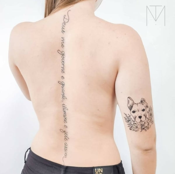 25 tatuagem feminina nas costas Deus @marciellythome