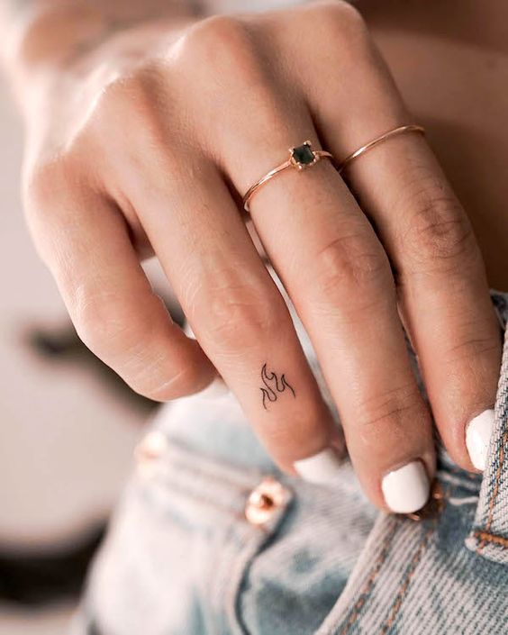 31 tatuagem de foguinho no dedo Pinterest