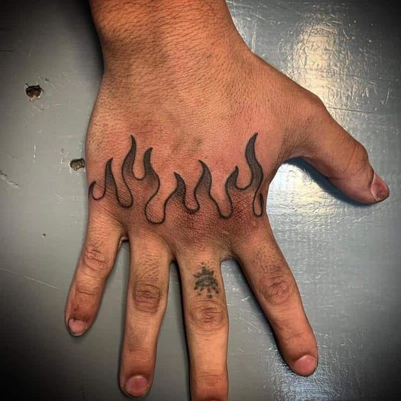 32 tattoo masculina de fogo na mao Pinterest