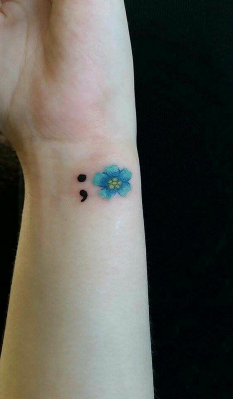 36 tattoo ponto e virgula com flor azul Pinterest