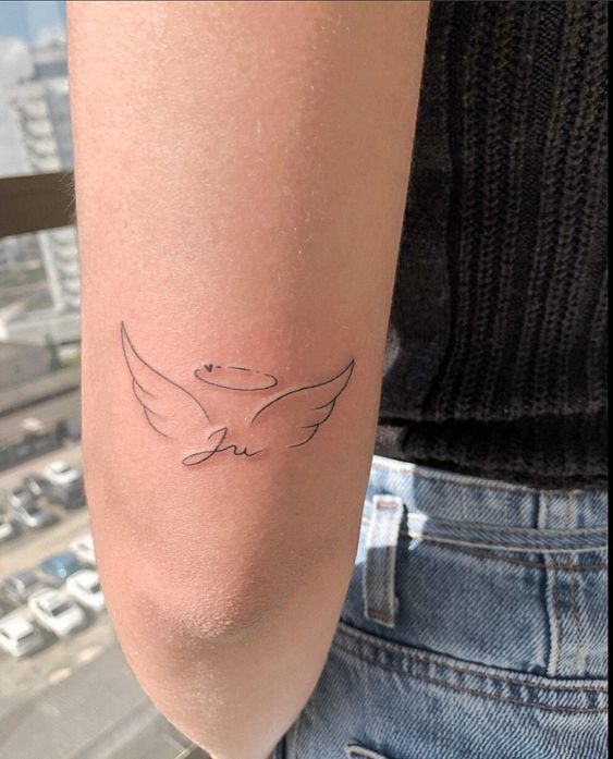 46 tatuagem luto com asas no braco Pinterest