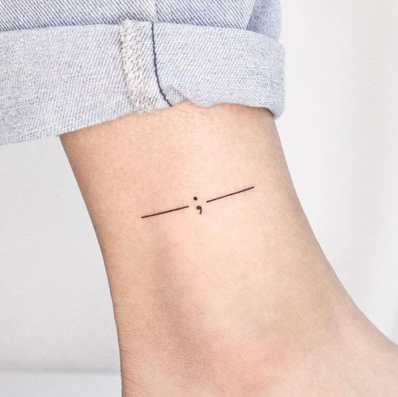 7 tattoo minimalista e delicada ponto e virgula Pinterest