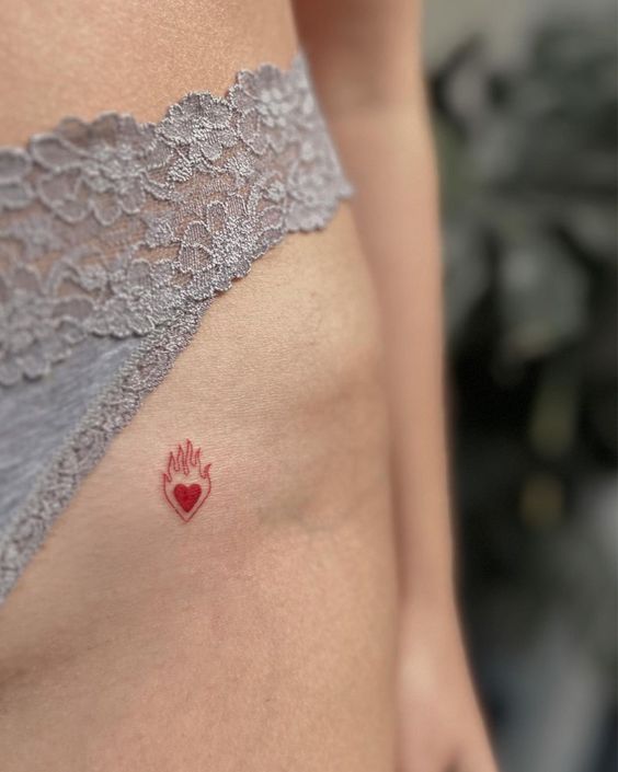 9 tatuagem de coracao com fogo Pinterest