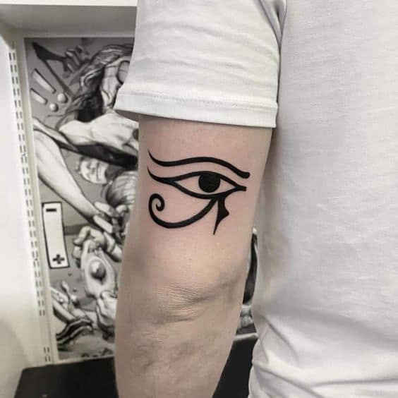 Tatuagem Olho de Hórus – 68 ideias incríveis e significado!