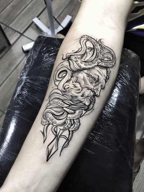 Tatuagem Poseidon feminina