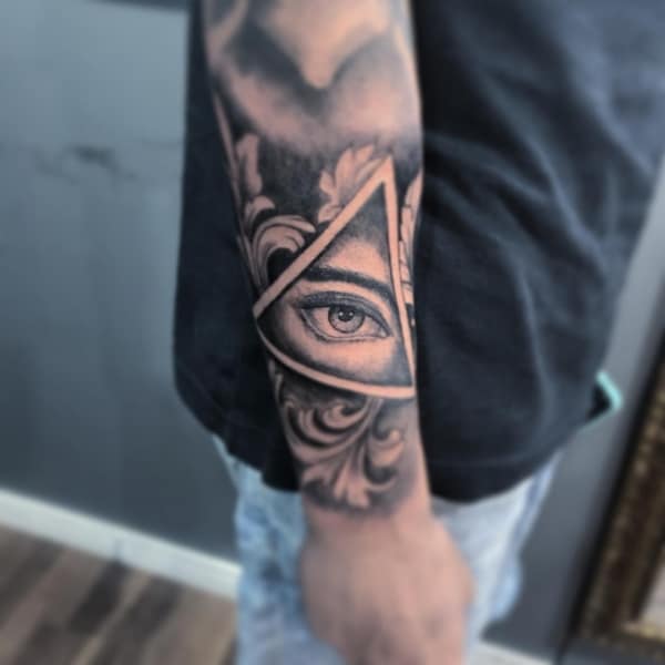 11 tattoo masculina olho da providência @marceloalemdapele tatuador