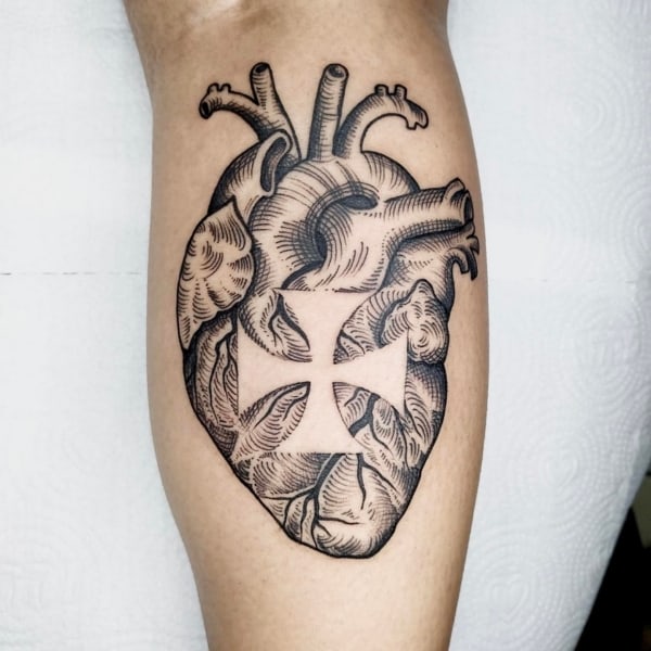 13 tatuagem Vasco com coração na perna @tatuadorvascaino