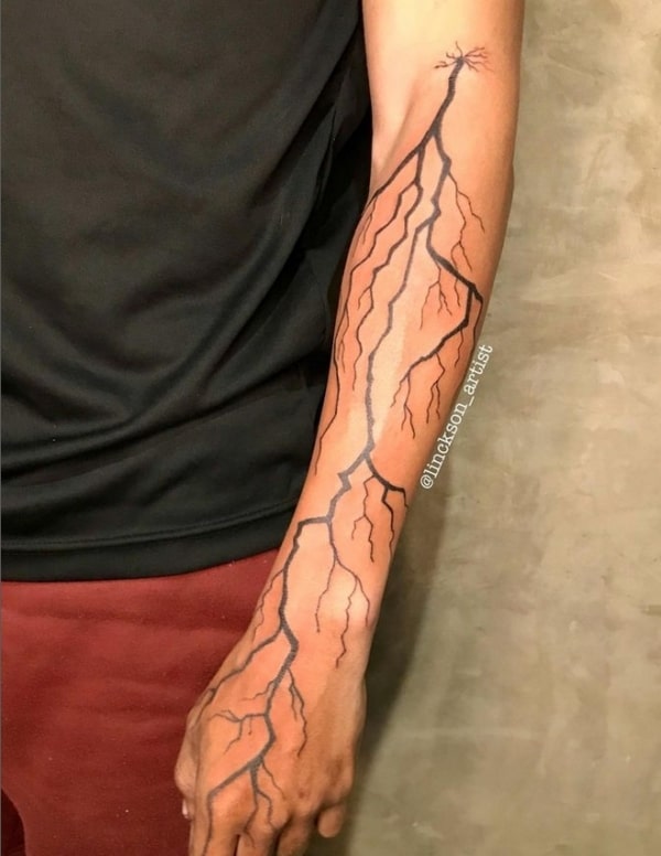 14 tatuagem grande de raio no braço @linckson artist