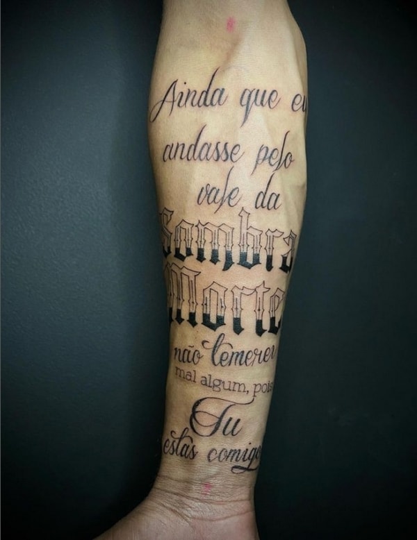 16 tatuagem bíblica no braço @lukeutattoo