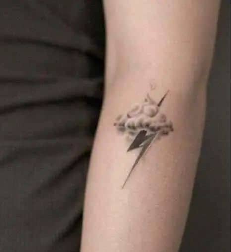 18 tattoo de raio e nuvem no braço Pinterest