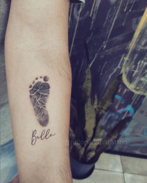 18 tatuagem de pezinho de recém nascido com nome @juliopadilhatattoo
