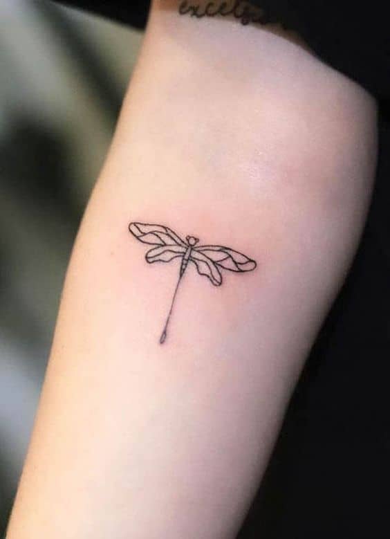 2 tattoo minimalista de libélula Pinterest