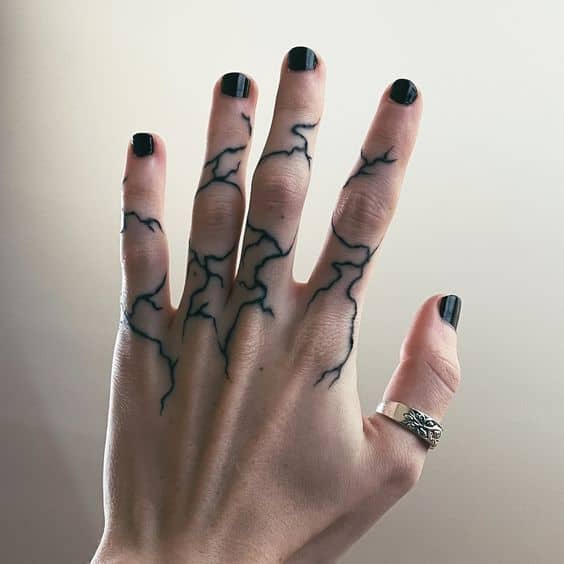 24 tattoo de raio nos dedos Pinterest