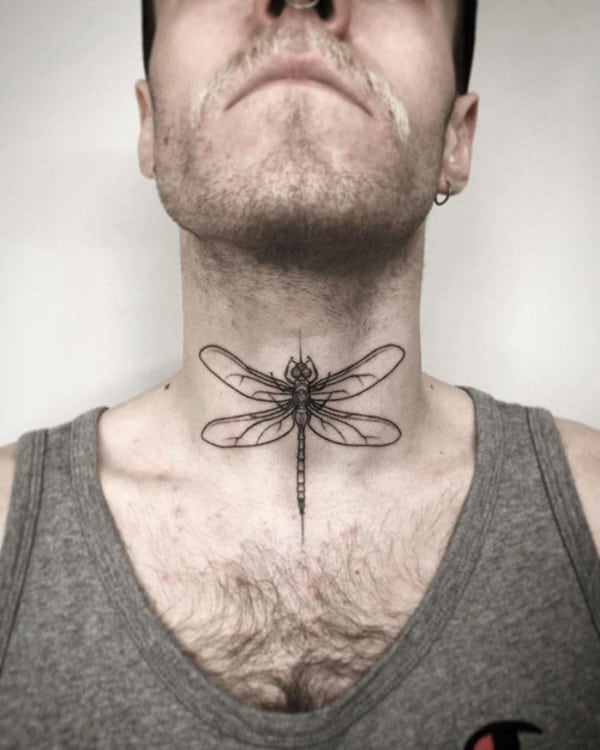 27 tattoo masculina de libélula no pescoço Imgur