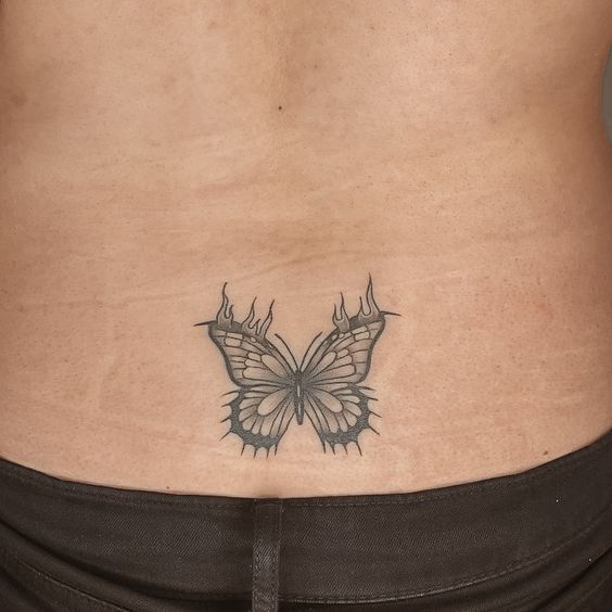 28 tattoo borboleta no cóccix Pinterest